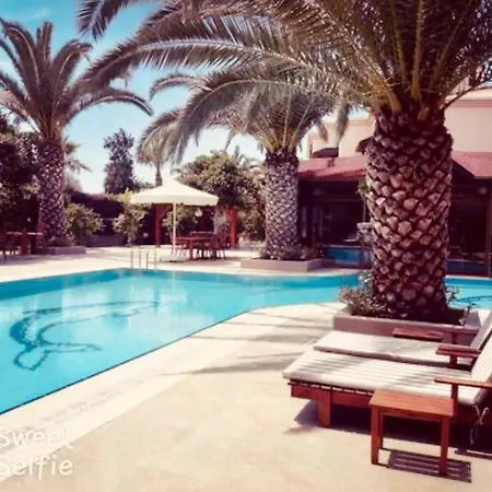 Sleeps 2, Shared Pool - Awz 304, 1 Apartman *
