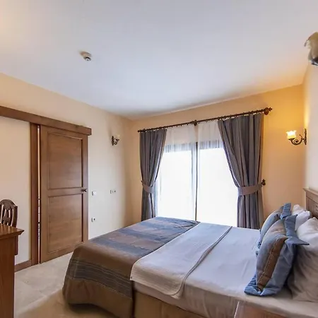 Sleeps 2, Shared Pool - Awz 304, 1