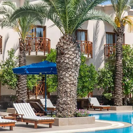 Sleeps 2, Shared Pool - Awz 304, 1 *